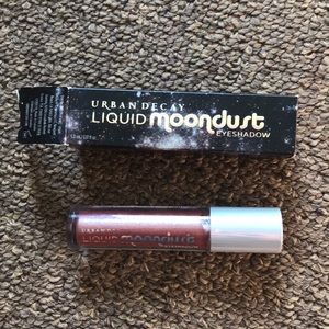 Urban Decay liquid moon dust in solstice